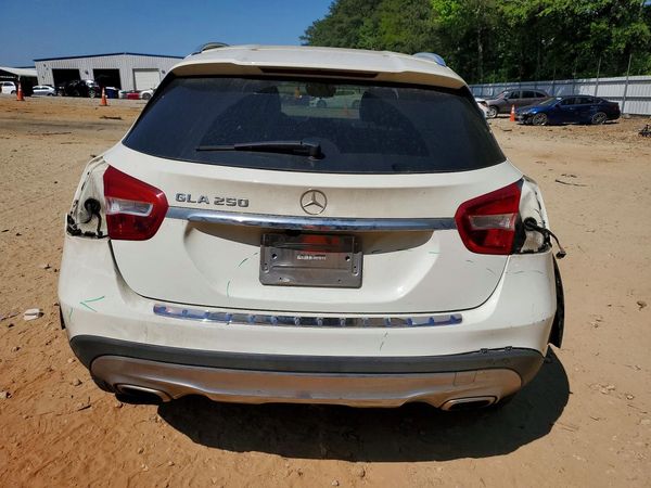 2015 MERCEDES-BENZ GLA