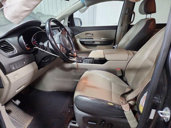 2017 KIA SEDONA LX