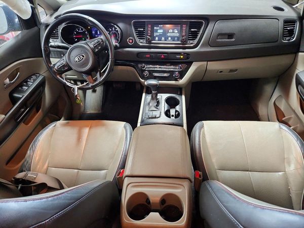 2017 KIA SEDONA LX