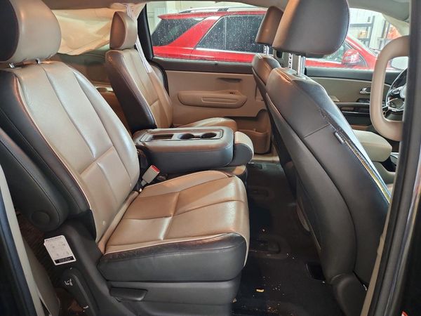 2017 KIA SEDONA LX