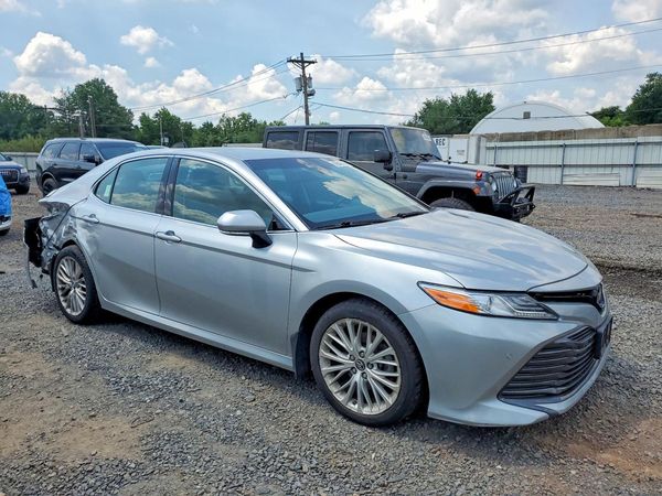 2018 TOYOTA CAMRY L/LE/SE/XLE — Passenger 3/4