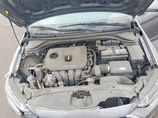2018 HYUNDAI ELANTRA SE