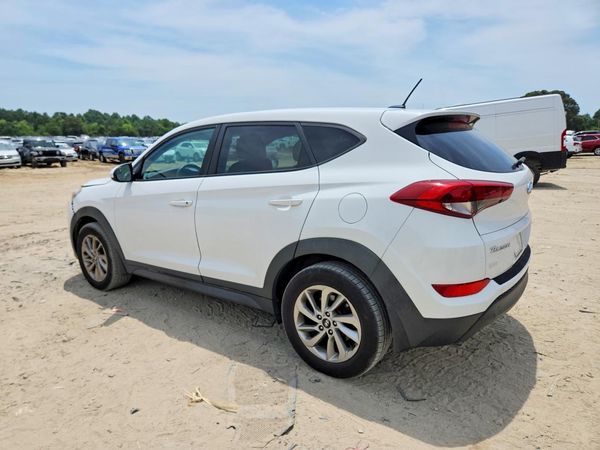 2017 HYUNDAI TUCSON SE (no options)