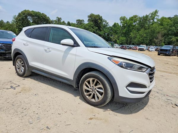2017 HYUNDAI TUCSON SE (no options)