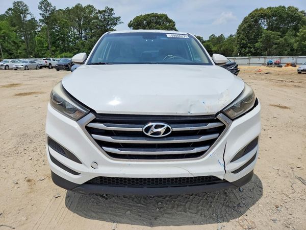 2017 HYUNDAI TUCSON SE (no options)