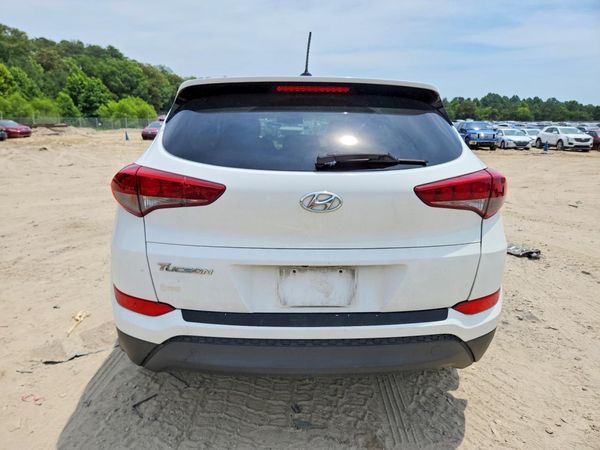 2017 HYUNDAI TUCSON SE (no options)