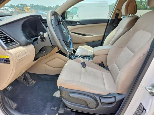 2017 HYUNDAI TUCSON SE (no options)