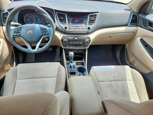 2017 HYUNDAI TUCSON SE (no options)