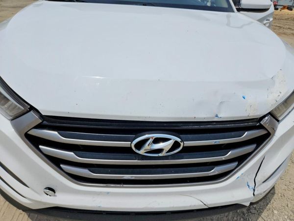 2017 HYUNDAI TUCSON SE (no options)
