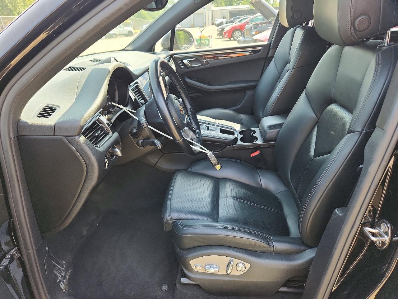 2017 PORSCHE MACAN