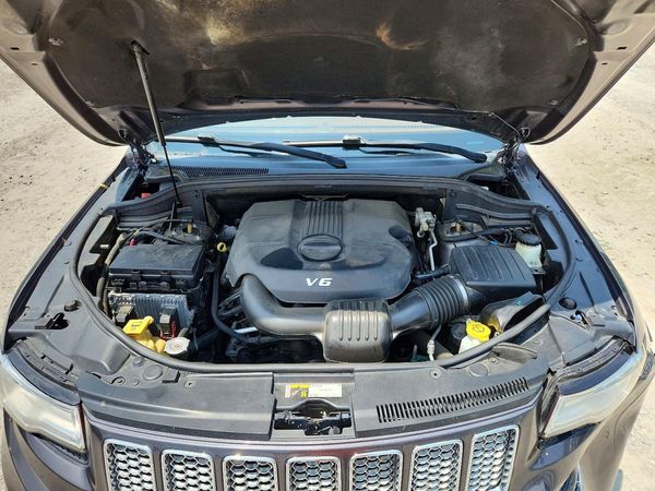 2015 JEEP GRAND CHEROKEE SUMMI T 4X4
