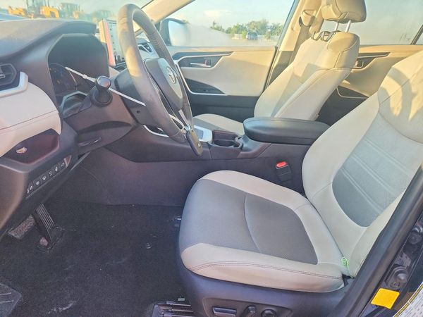 2021 TOYOTA RAV4 Limited HV