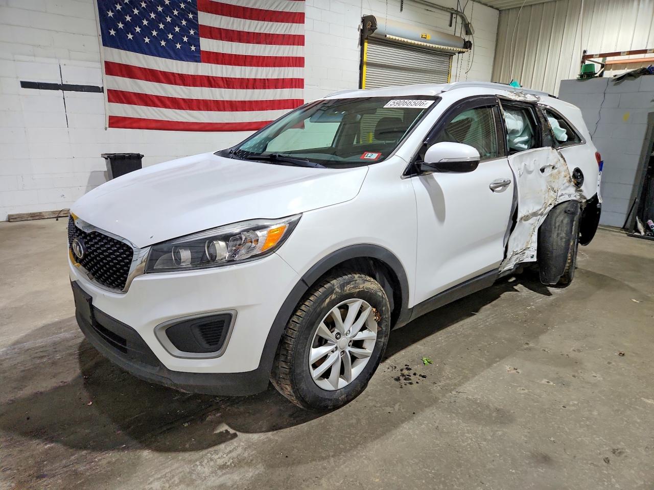 2017 KIA SORENTO L, LX