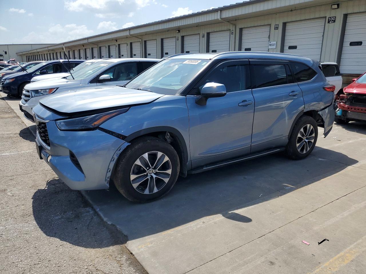 2022 TOYOTA HIGHLANDER XLE