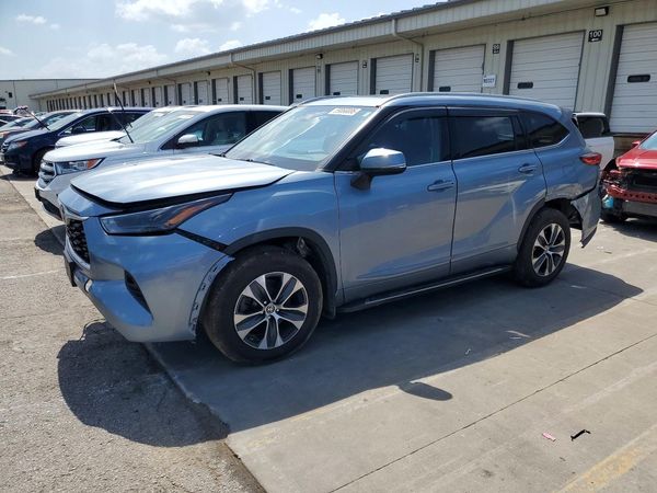 2022 TOYOTA HIGHLANDER XLE
