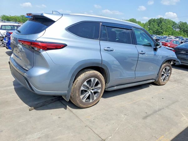 2022 TOYOTA HIGHLANDER XLE