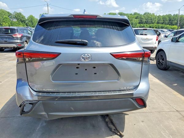 2022 TOYOTA HIGHLANDER XLE