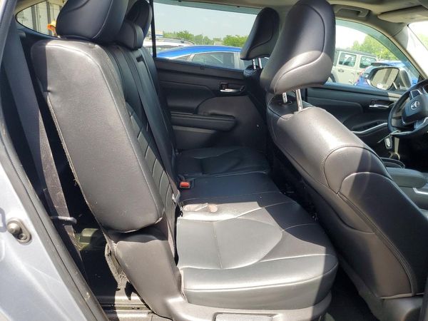 2022 TOYOTA HIGHLANDER XLE