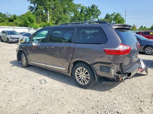 2017 TOYOTA SIENNA