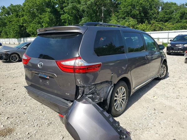 2017 TOYOTA SIENNA