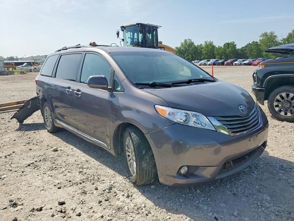2017 TOYOTA SIENNA