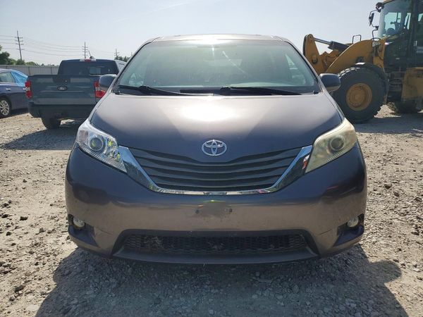 2017 TOYOTA SIENNA