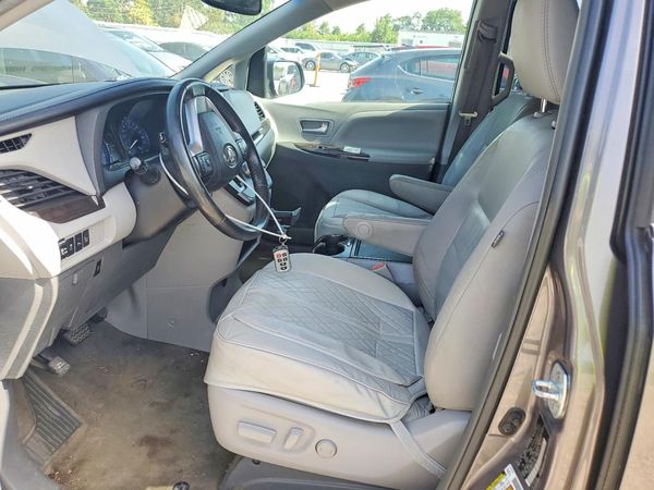 2017 TOYOTA SIENNA