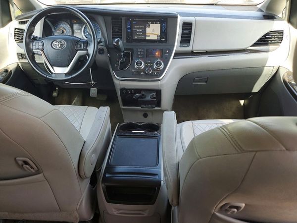 2017 TOYOTA SIENNA
