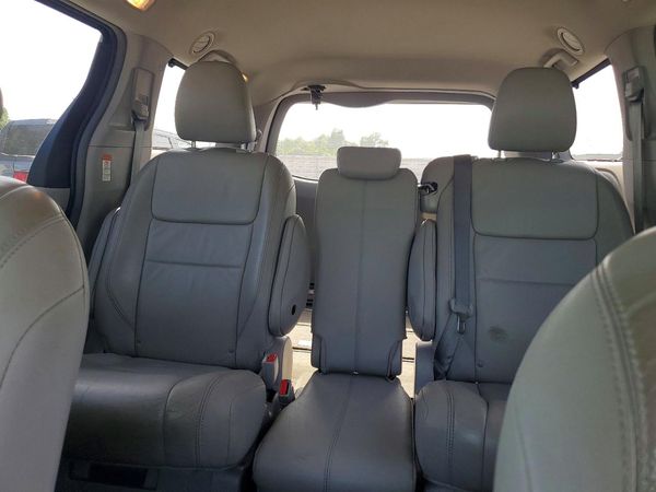 2017 TOYOTA SIENNA