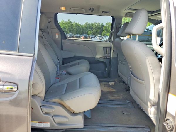 2017 TOYOTA SIENNA