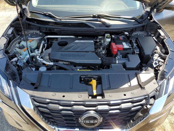 2023 NISSAN ROGUE SL — Engine bay