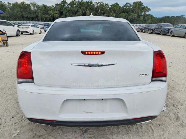 2018 CHRYSLER 300