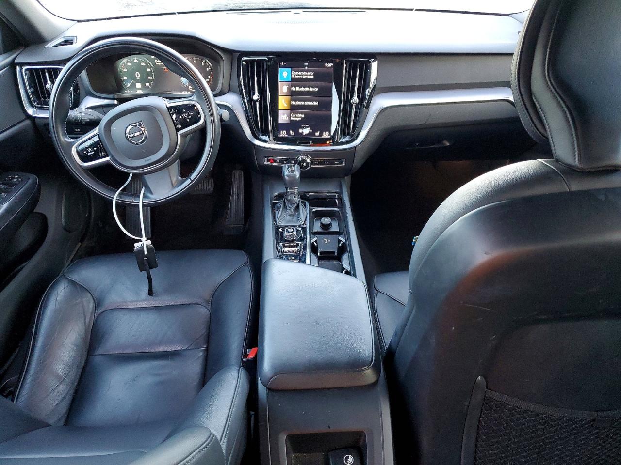 2020 VOLVO S60 Momentum