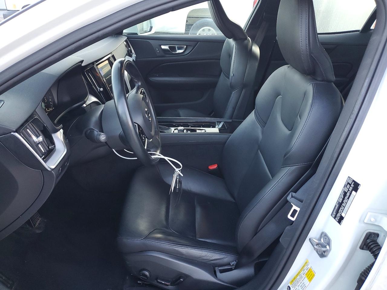 2020 VOLVO S60 Momentum