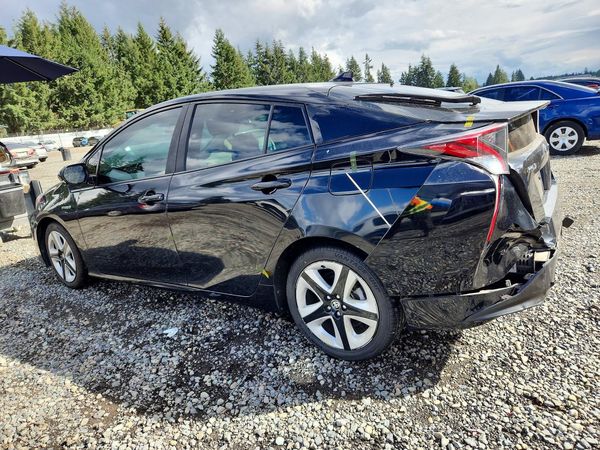 2016 TOYOTA PRIUS