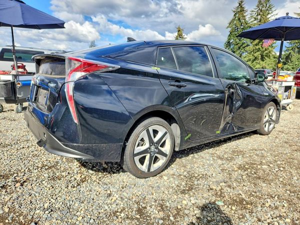 2016 TOYOTA PRIUS