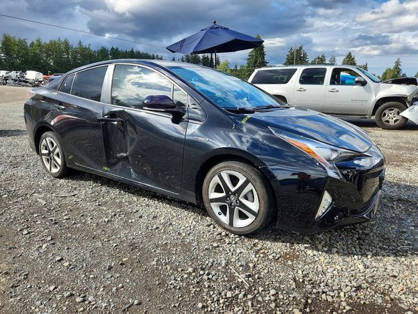 2016 TOYOTA PRIUS
