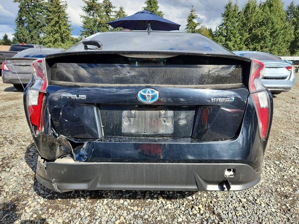 2016 TOYOTA PRIUS