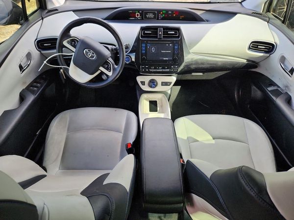 2016 TOYOTA PRIUS