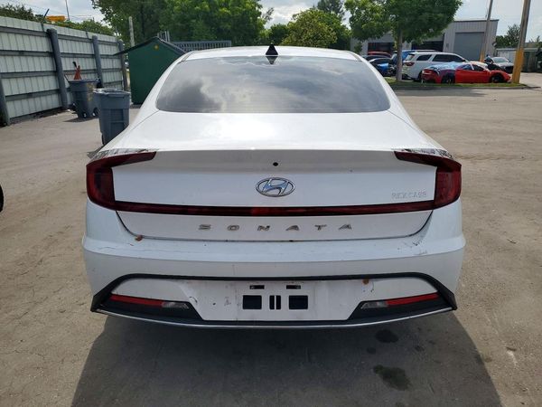 2022 HYUNDAI SONATA SE