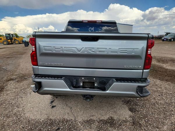 2026 CHEVROLET SILVERADO Custom