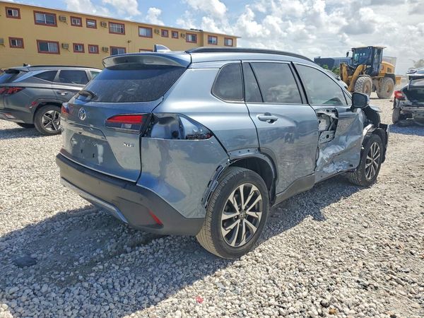 2023 TOYOTA COROLLA CROSS XLE