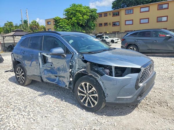2023 TOYOTA COROLLA CROSS XLE