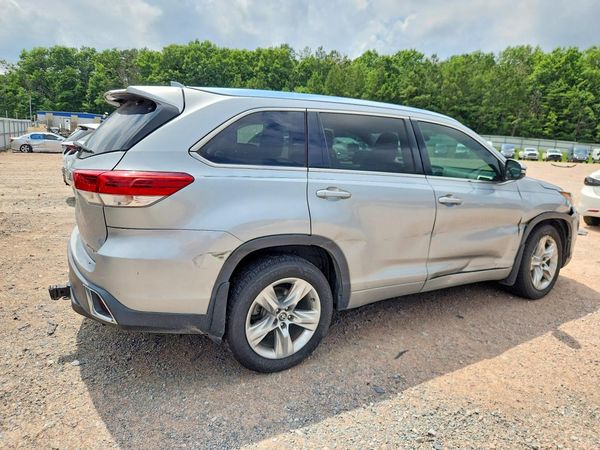 2017 TOYOTA HIGHLANDER