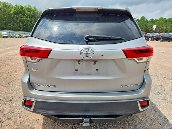 2017 TOYOTA HIGHLANDER