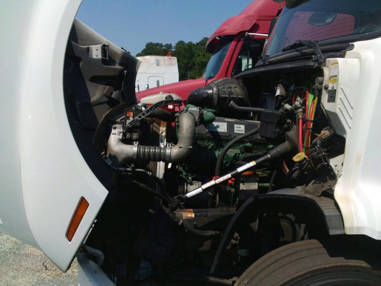 2019 VOLVO VNR