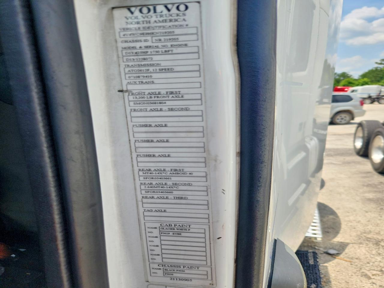 2019 VOLVO VNR