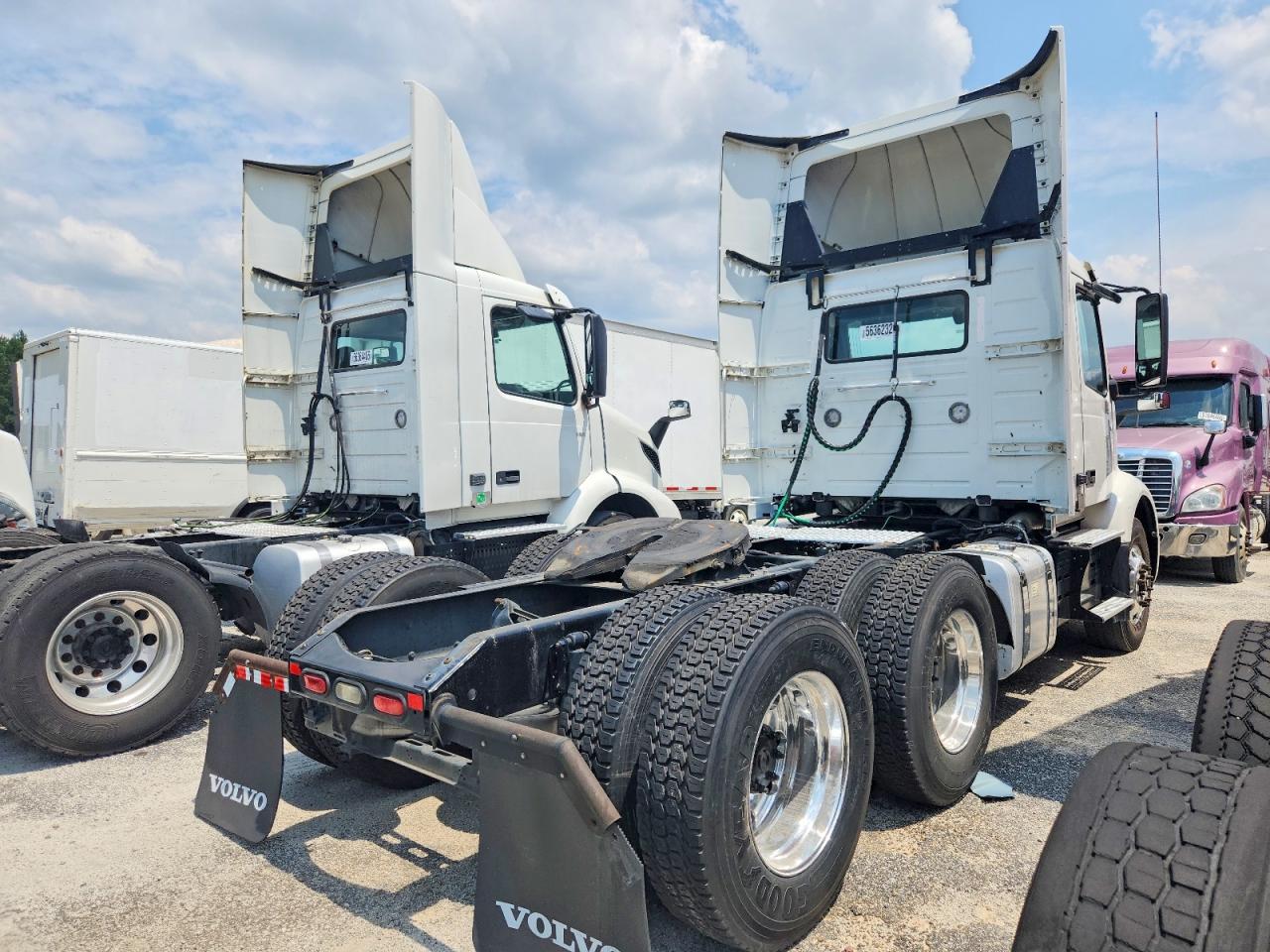 2019 VOLVO VNR
