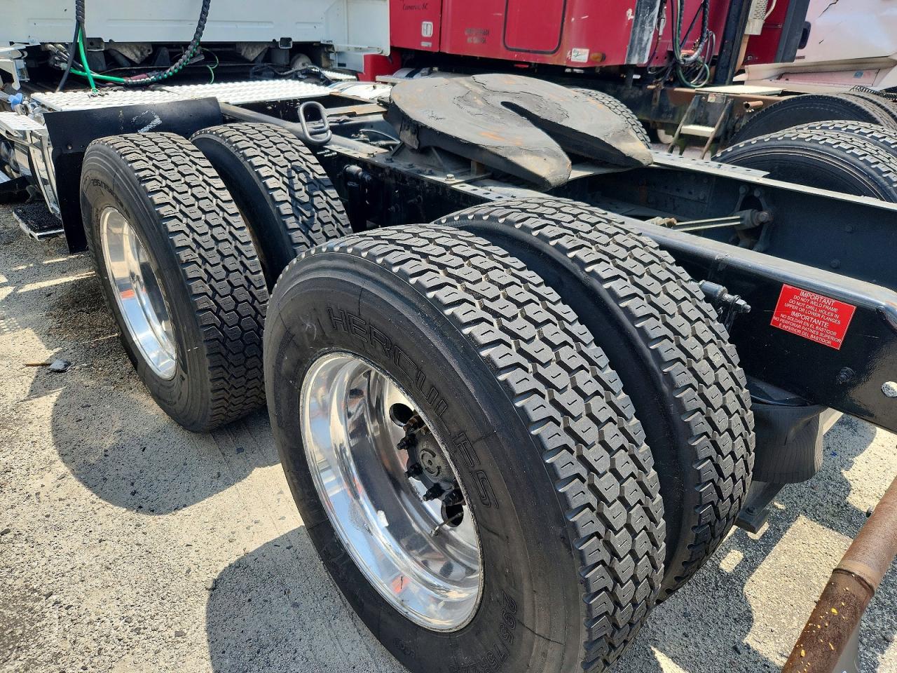 2019 VOLVO VNR