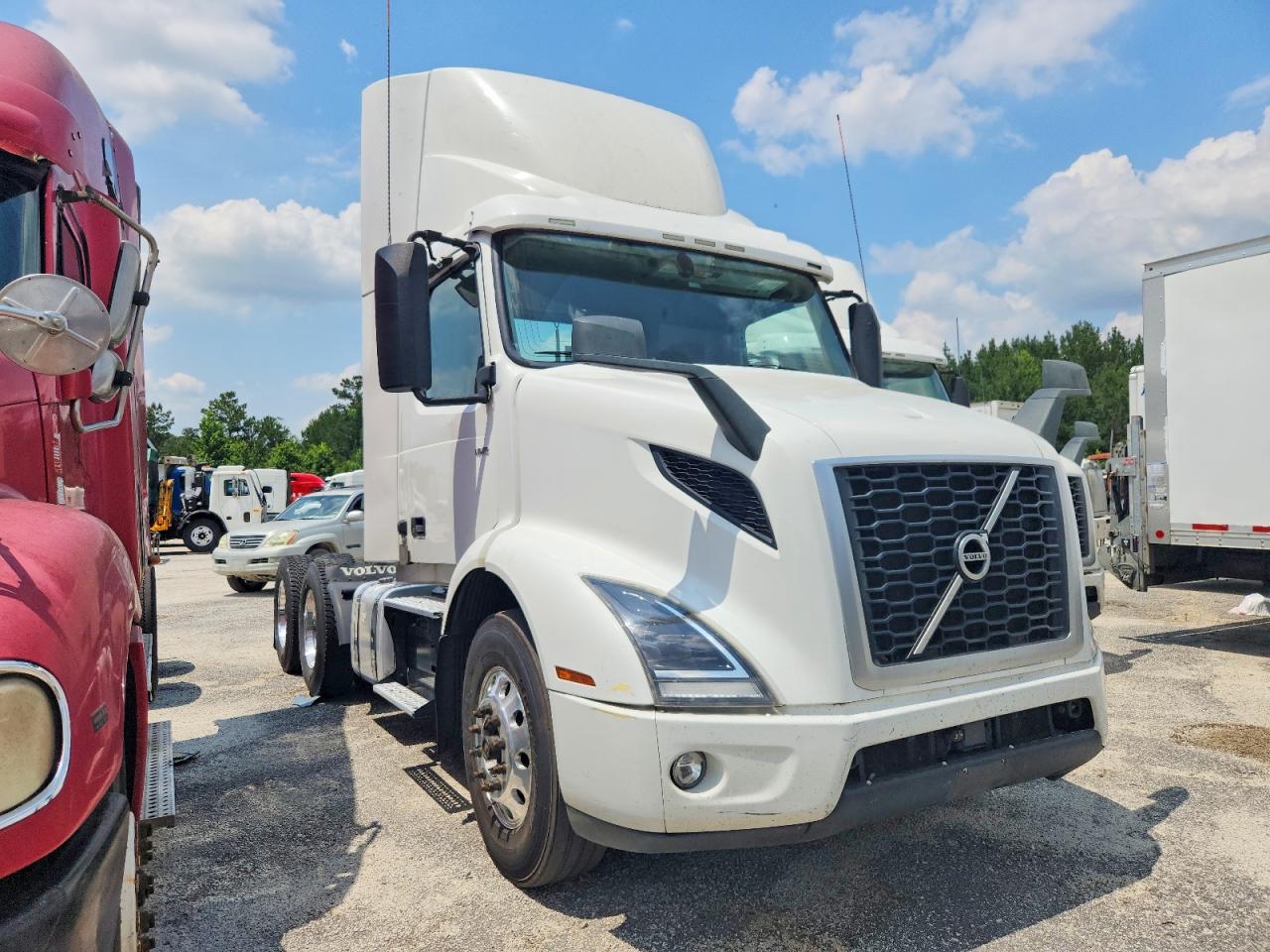 2019 VOLVO VNR
